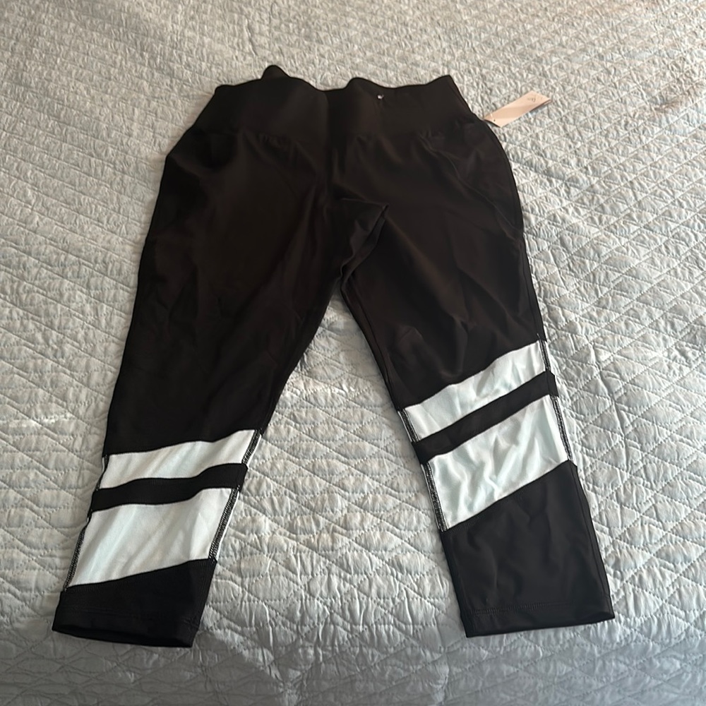 Livi active sculpting Capri size 18/20